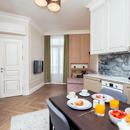 Top Floor Negresco Apartment